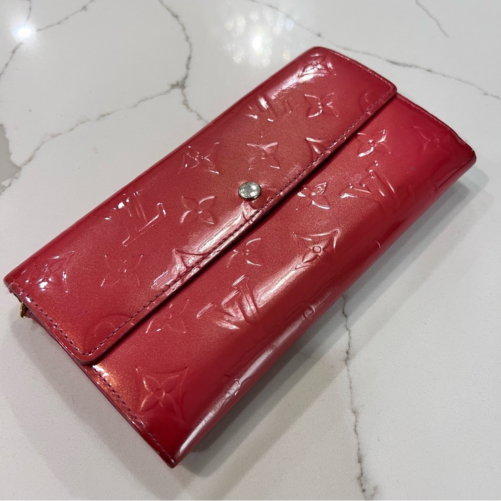 Authentic Louis Vuitton Sara Vernis Wallet